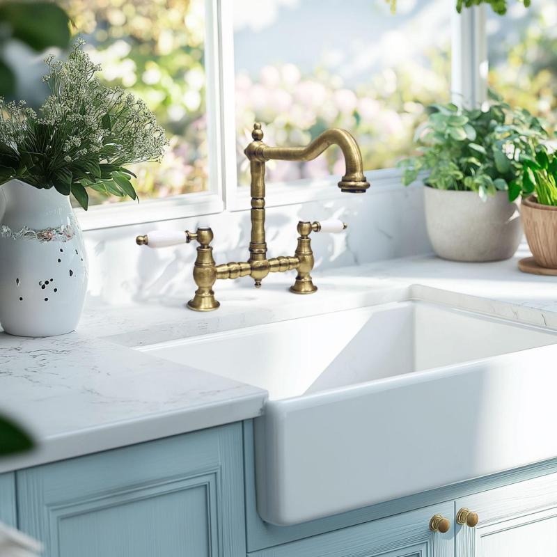 PB Rubinetto da cucina nostalgico a ponte con beccuccio angolare in bronzo e manopole bianche PBN.BRO.H.WH