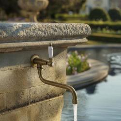 Rubinetto da parete classico PB con maniglia bianca, acqua fredda e becco lungo in bronzo 1208853602.