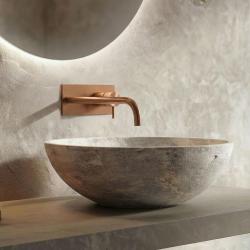 Rubinetto lavabo da incasso Waterevolution Flow con placca di copertura in rame spazzolato PVD con bocca di erogazione da 21 cm T1161CPE-21