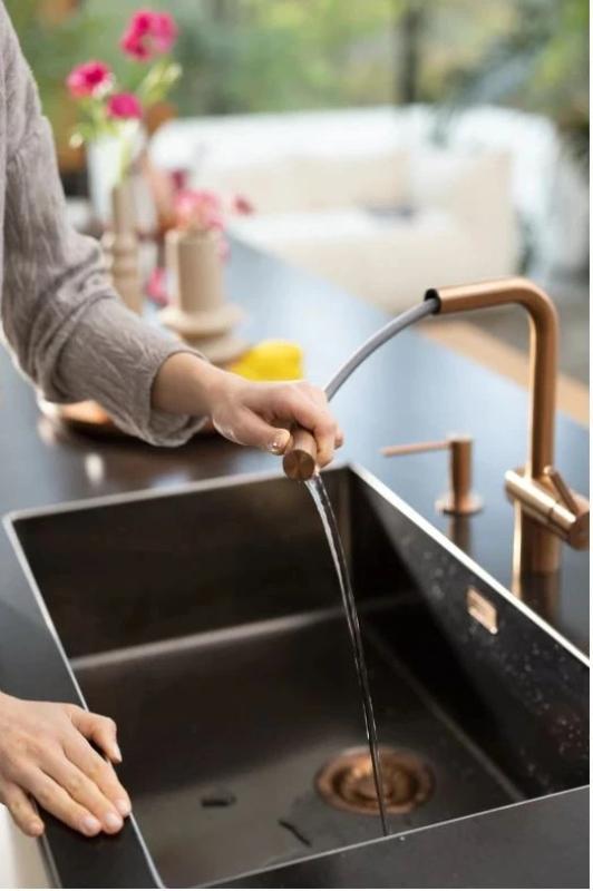 Franke Atlas Neo Rubinetto da cucina con beccuccio estraibile in pvd Rame 115.0628.208