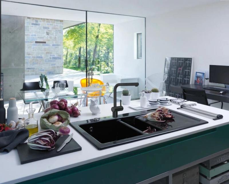 Franke rubinetto a sensore nero spazzolato Atlas Neo con beccuccio estraibile 115.0625.527