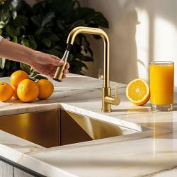Pure.Sink Elite Steel Crystal-S rubinetto da cucina in PVD oro spazzolato con bocca estraibile PS8050-60.