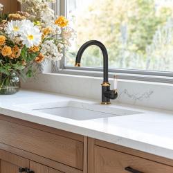 Rubinetto da Cucina Quadri Worksop Classico e Nostalgico Nero con Finitura in Oro PVD e Maniglia in Ceramica 1208967725