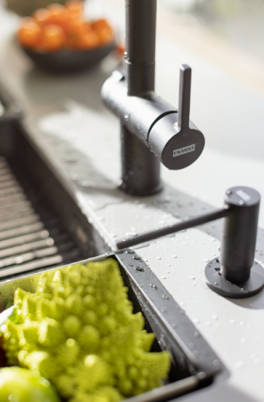 Franke Active Twist Mengkran Monocomando Nero con Bocca Estraibile e Comando di Scarico Integrato 115.0669.769.