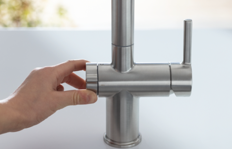 Franke Active Twist Miscelatore Monocomando Aspetto Acciaio Inox con Doccetta Estraibile e Comando Integrato per lo Scarico 115.0653.505