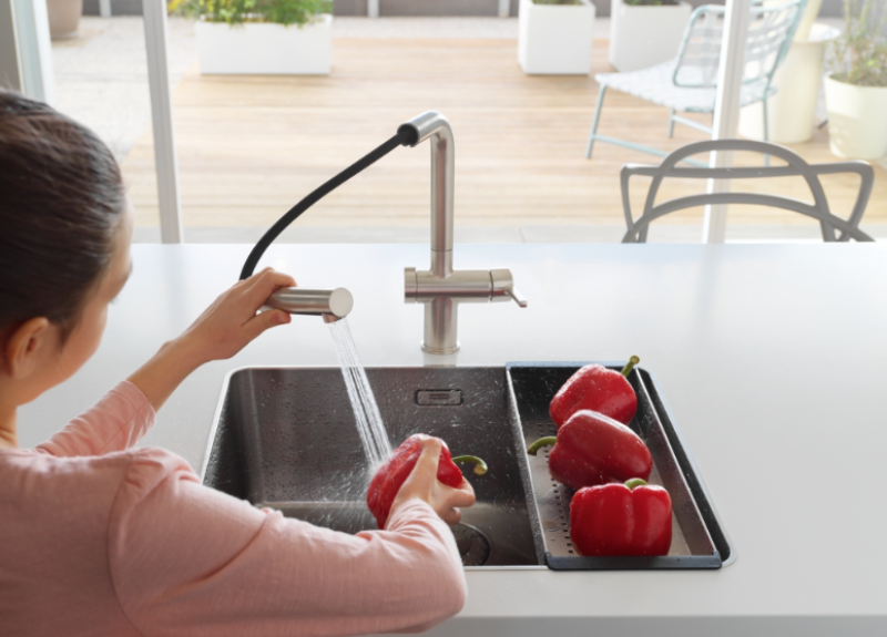 Franke Active Twist Miscelatore Monocomando Aspetto Acciaio Inox con Doccetta Estraibile e Comando Integrato per lo Scarico 115.0653.505