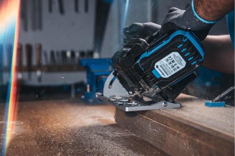 HÖGERT sega circolare a batteria, 18V, senza batteria, attacco per aspirapolvere.