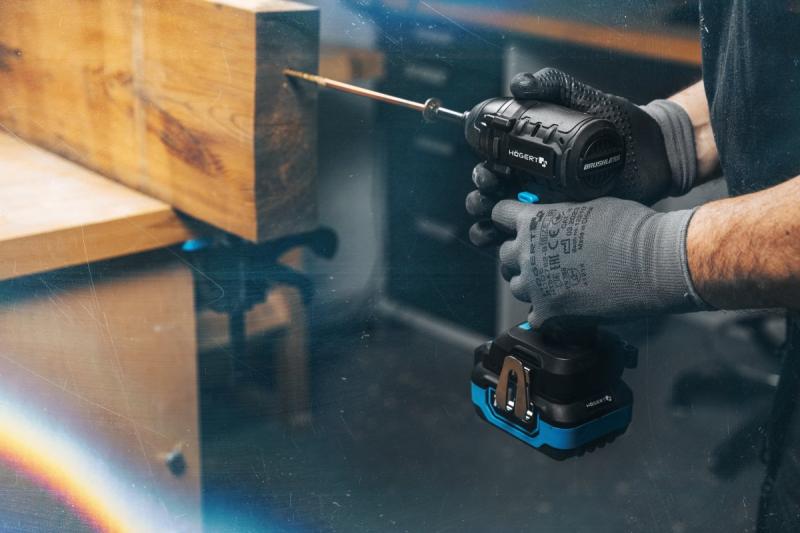 HÖGERT Ferro da stiro a batteria senza spazzole 18V, set con batteria, caricabatterie e accessori