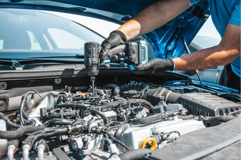 HÖGERT Ferro da stiro a batteria senza spazzole 18V, set con batteria, caricabatterie e accessori