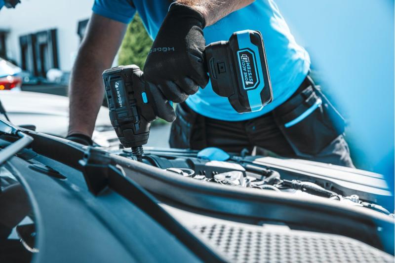 HÖGERT Ferro da stiro a batteria senza spazzole 18V, set con batteria, caricabatterie e accessori