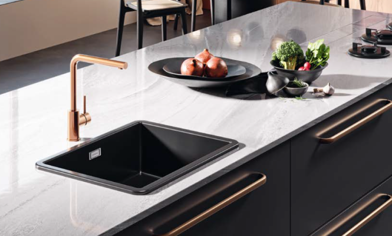 Ausmann Ceramic Ember Lavabo in ceramica nero opaco - Montaggio a incasso e sottotop 54 x 40 cm con tappo dorato 1208971496