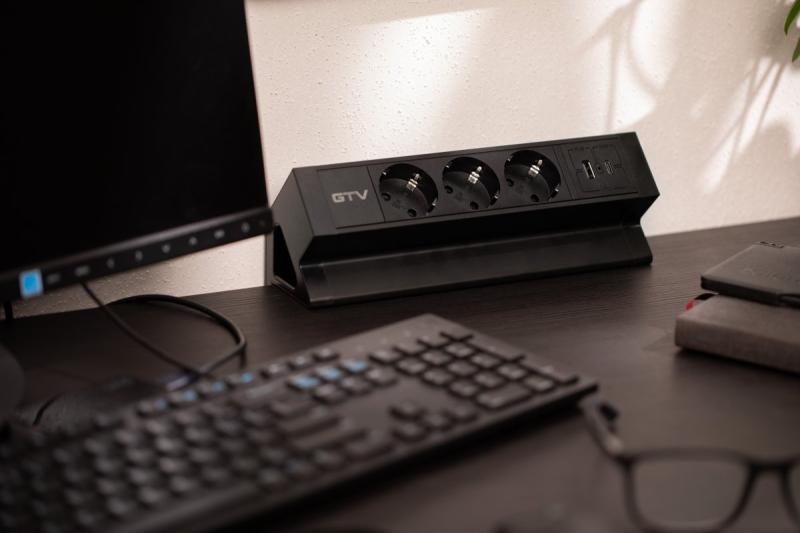 Presa per mobili BASCO, 3xSHUKO, USB A+C, cavo 1,5 m, nero