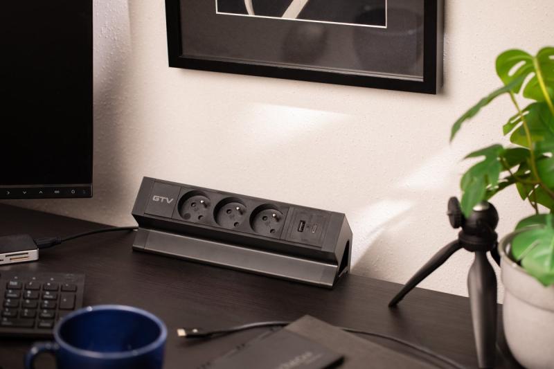 Presa per mobili Basco, 3 prese con messa a terra, USB A+C, cavo da 1,5m, nero con montaggio