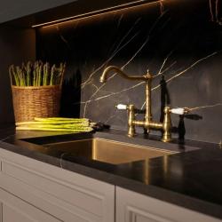 Aquanello Heritage Manor Rubinetto da cucina classico in stile retrò con leva bianca, finitura bronzo BN-0010-HM