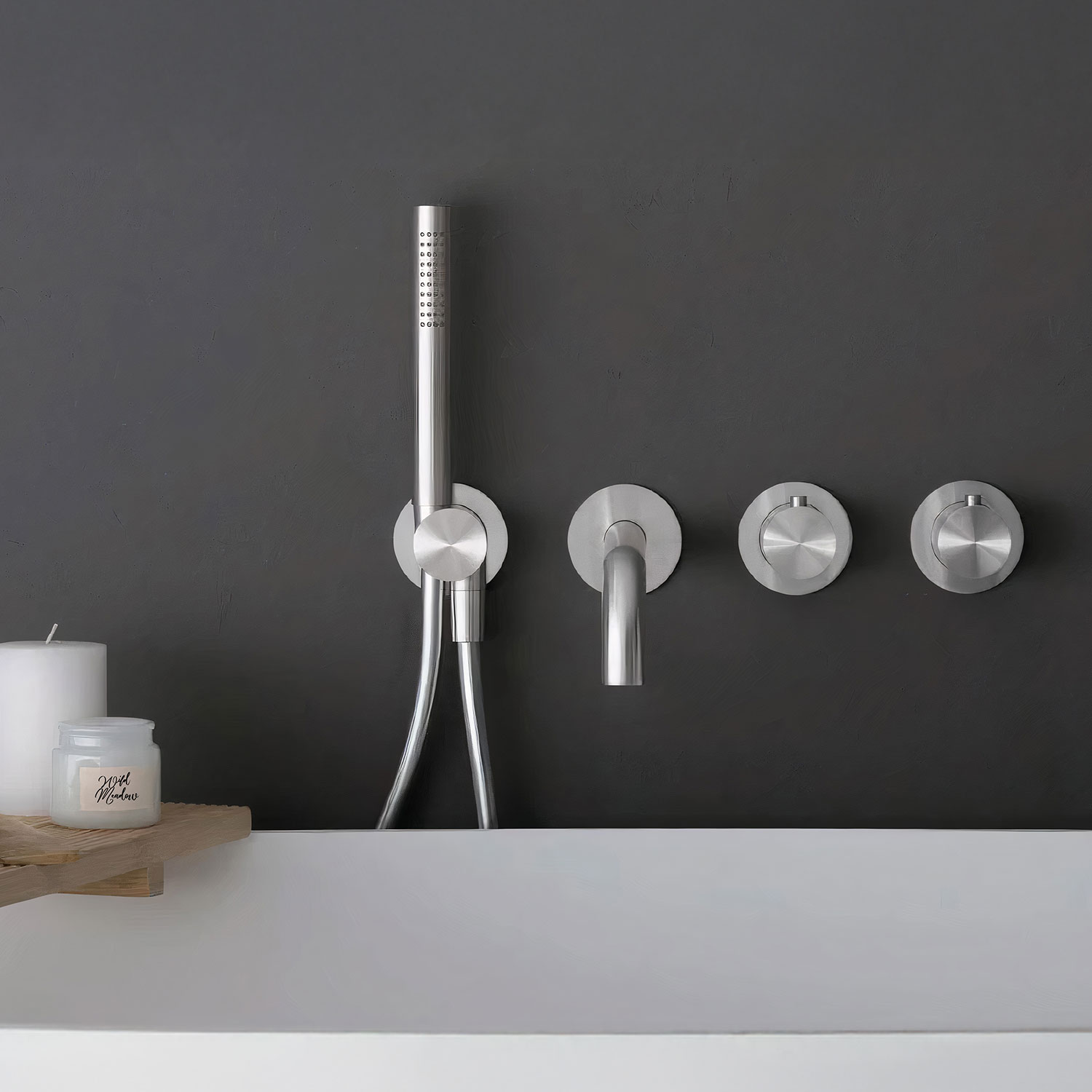 Set completo per la doccia vs. Miscelazione di componenti individuali: Quale eleva il design del tuo bagno?