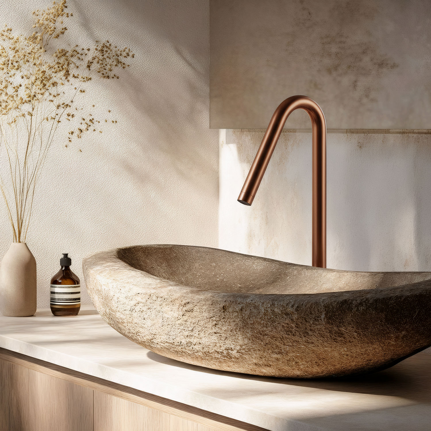 7 modi in cui i metalli caldi valorizzano un mobile da bagno essenziale